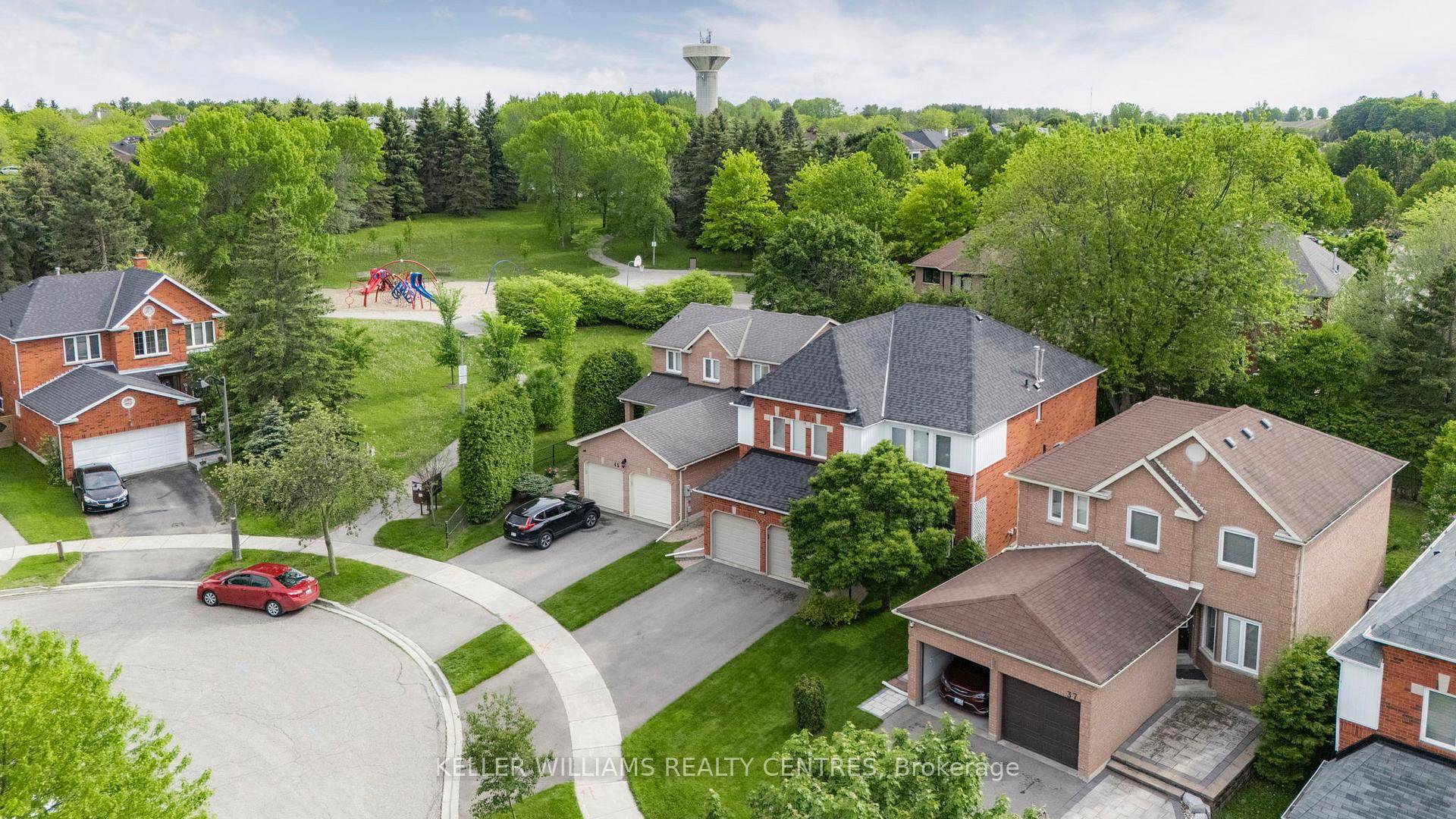 Welcome to Aurora Highlands, one of the most desirable and family friendly neighborhoods within the GTA.