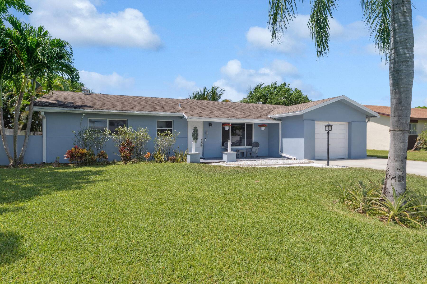 Renovated pool home in sought after, non HOA Golfview Harbour.