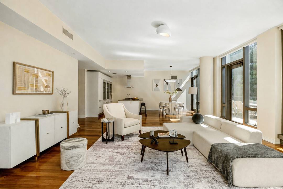 A Tribeca Oasis Expansive Terrace Living at 101 Warren Street Residence 510 Experience the pinnacle of downtown living with this exceptional offering Residence 510 at 101 Warren Street.