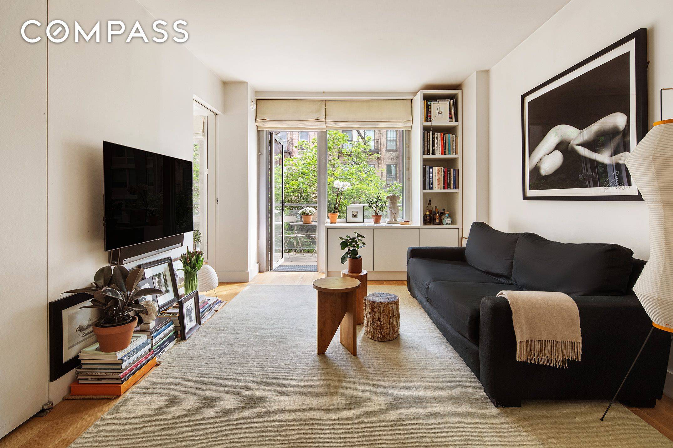 A True Bachelor s Pad Elegance, Tranquility amp ; Convenience This stylish 1 bedroom, 1 bath at 425 East 13th Street was thoughtfully renovated by Argentinian architect Carlos Otero.
