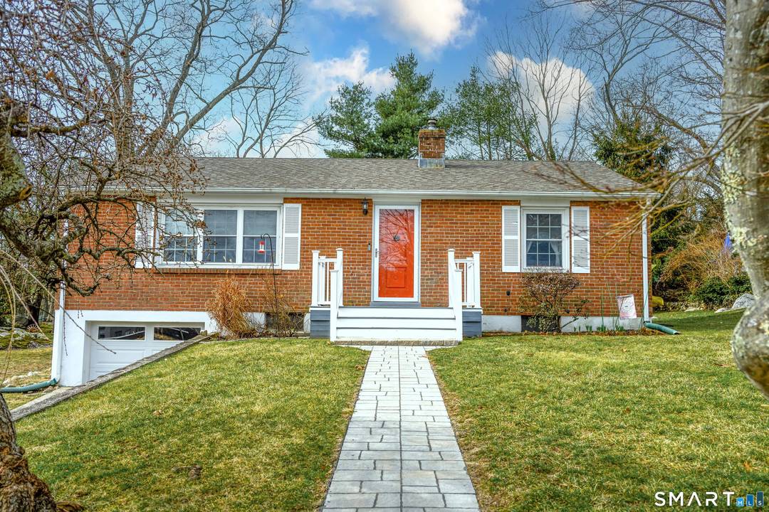 Experience the charm of picturesque Old Saybrook enjoy all that shoreline living has to offer incl.