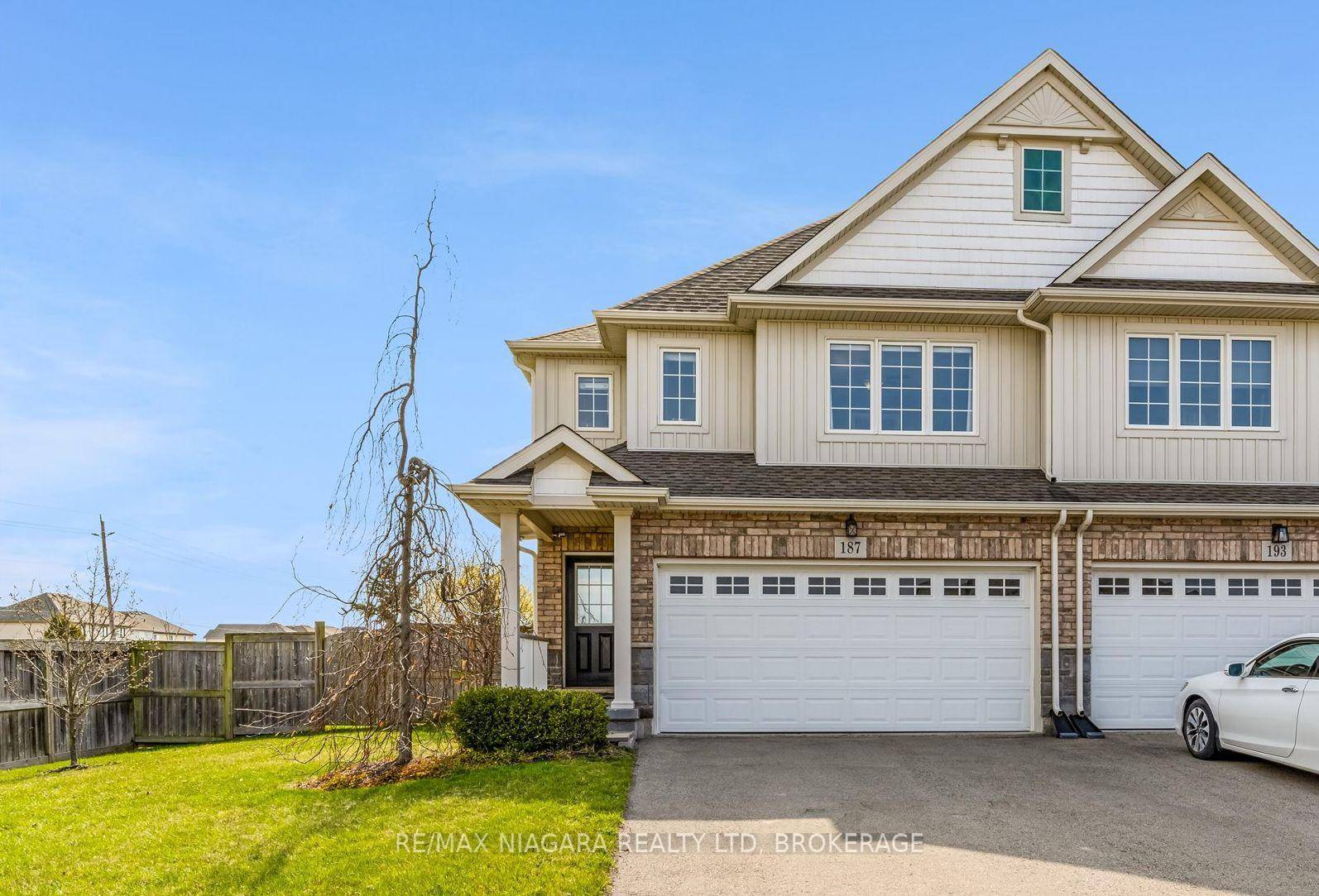 Welcome to this beautiful and spacious end unit townhouse on an oversized corner lot in one of Niagara's most desirable neighborhoods.