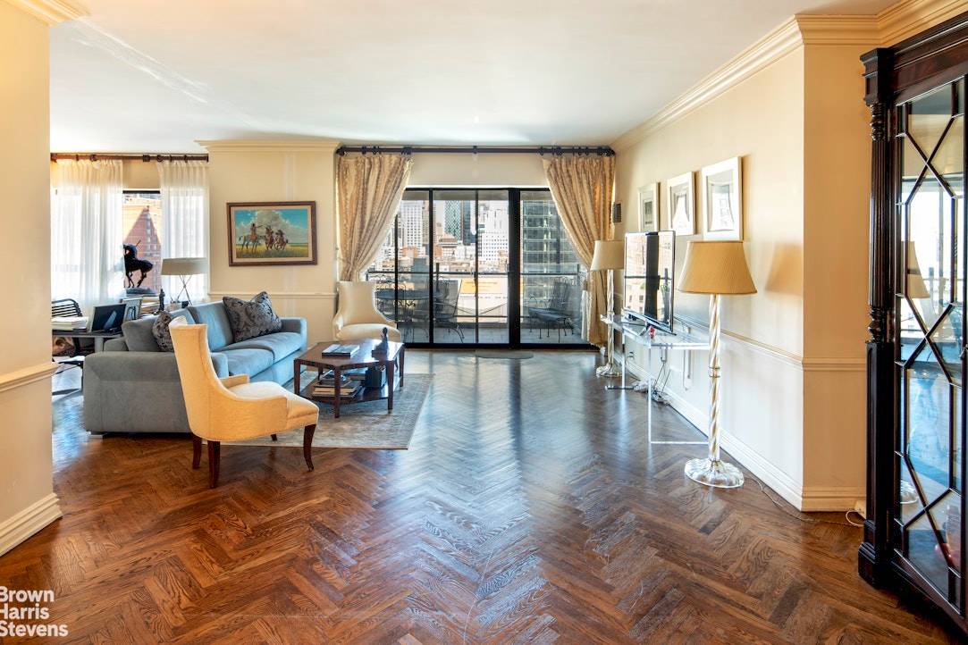 Entering this elegant Classic 6 home from the semi private landing, you arrive at an impressive inlaid marble gallery.