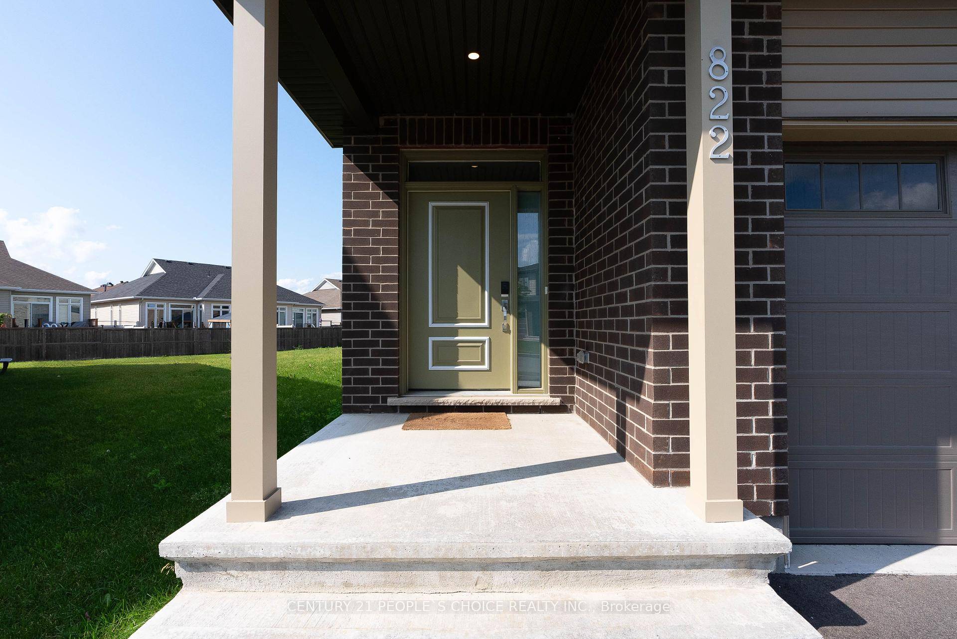 Welcome to one of the largest premium pie shaped lots in the community, exposure that floods the home with natural light all day long !