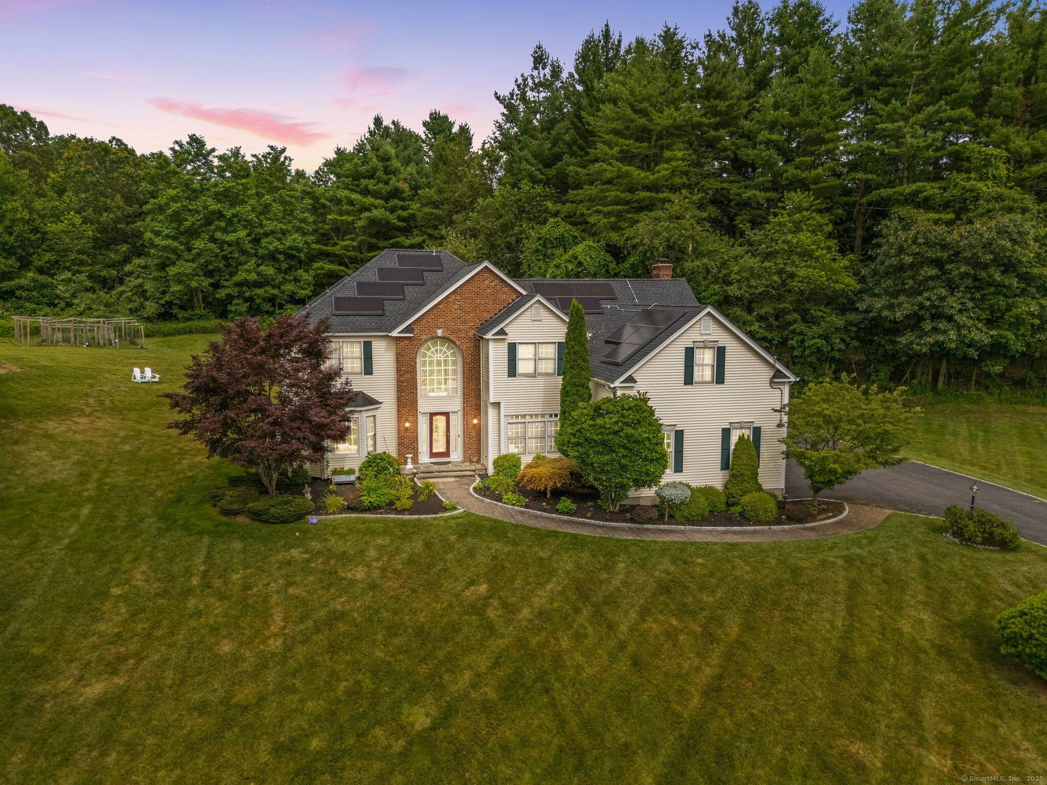 Welcome to your dream Colonial in South Cheshire !