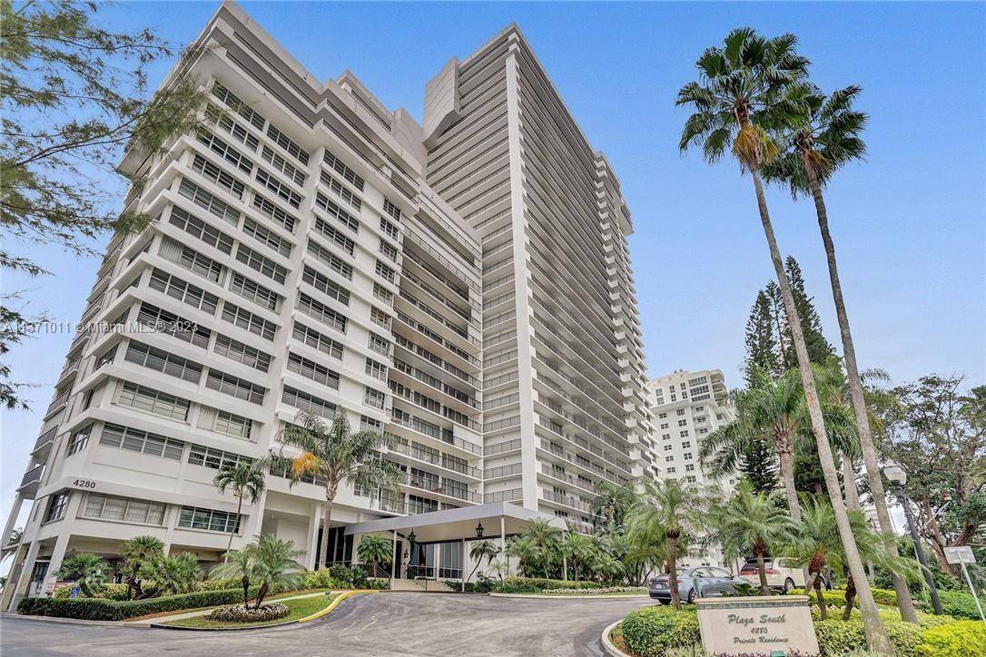 1, 650 SQFT OCEANFRONT CONDO with breathtaking views of the Atlantic ocean and beautiful white sand beaches !