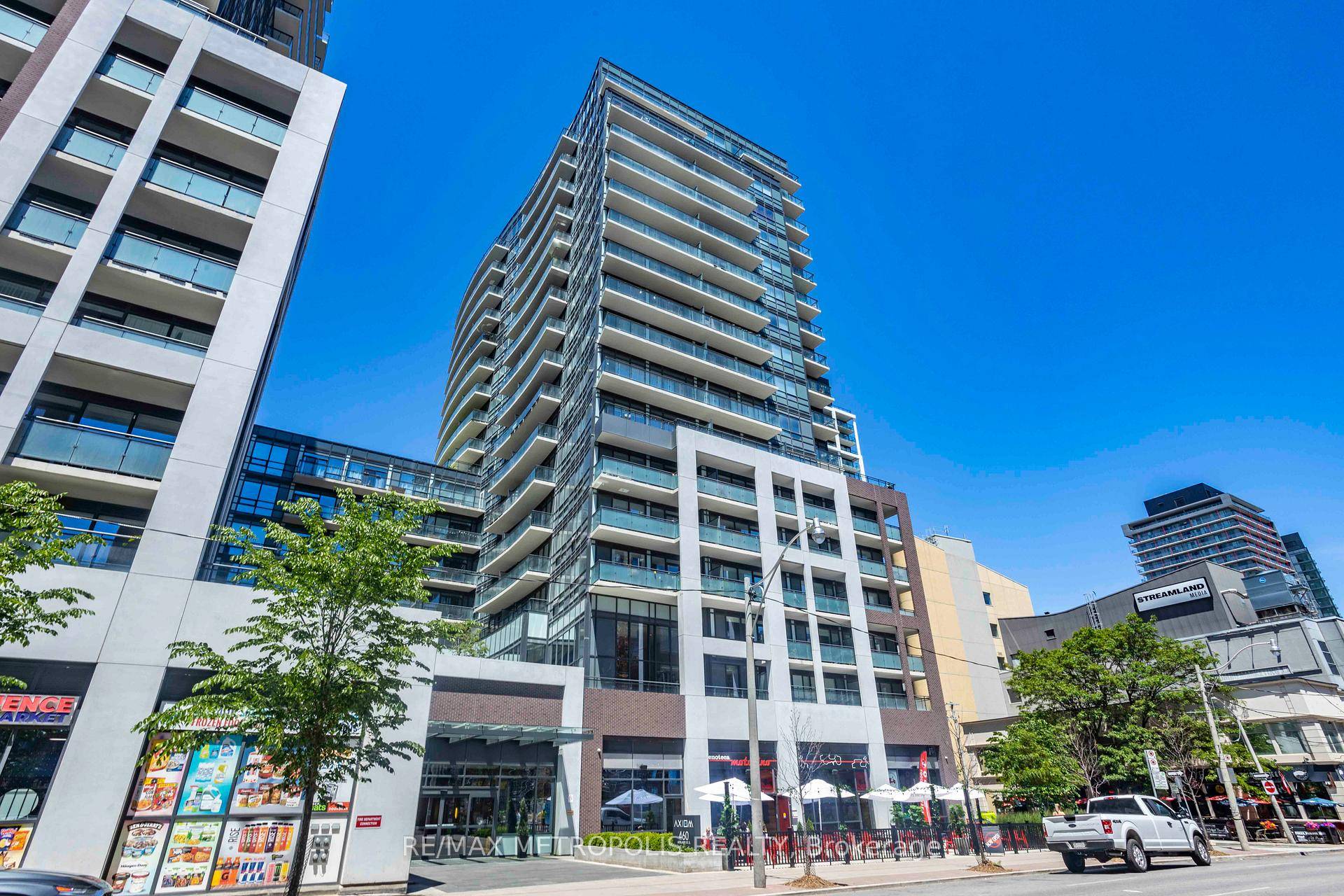 Welcome to this spacious 1 den suite in Axiom condos by Greenpark homes, situated in a popular Old Town neighborhood in Toronto.