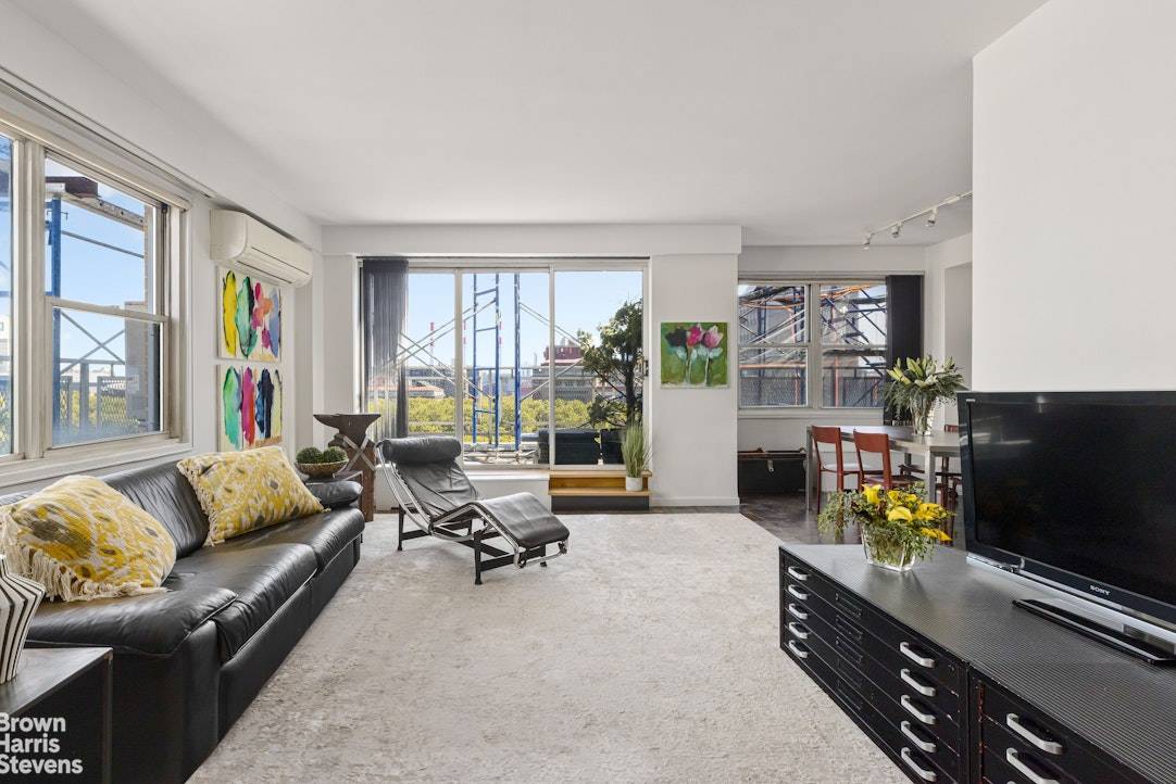 CONVERTIBLE TWO BEDROOM PENTHOUSE WITH WRAP BALCONY !