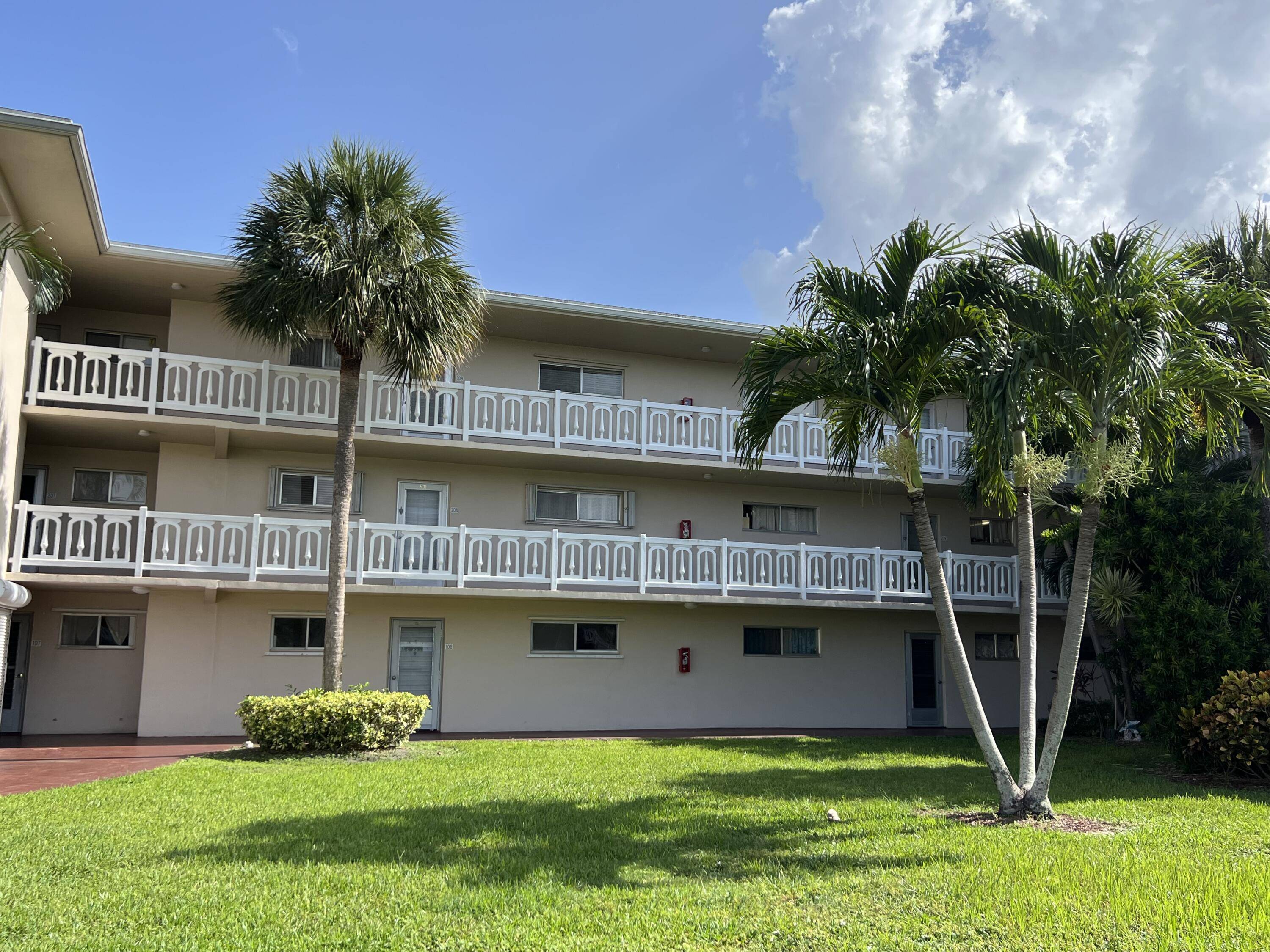 Come and enjoy the beautiful weather of the Palm Beaches at year long or seasonally at a very affordable price, take advantage of this well manicured 55 plus community and ...
