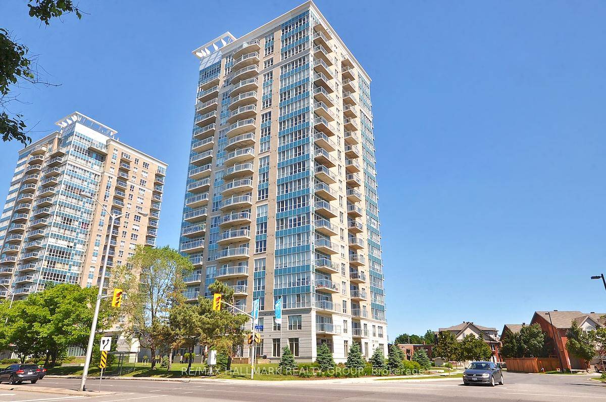 Absolutely gorgeous 1bed Unit Den with stunning southern views including Rideau River and Cummings Bridge.