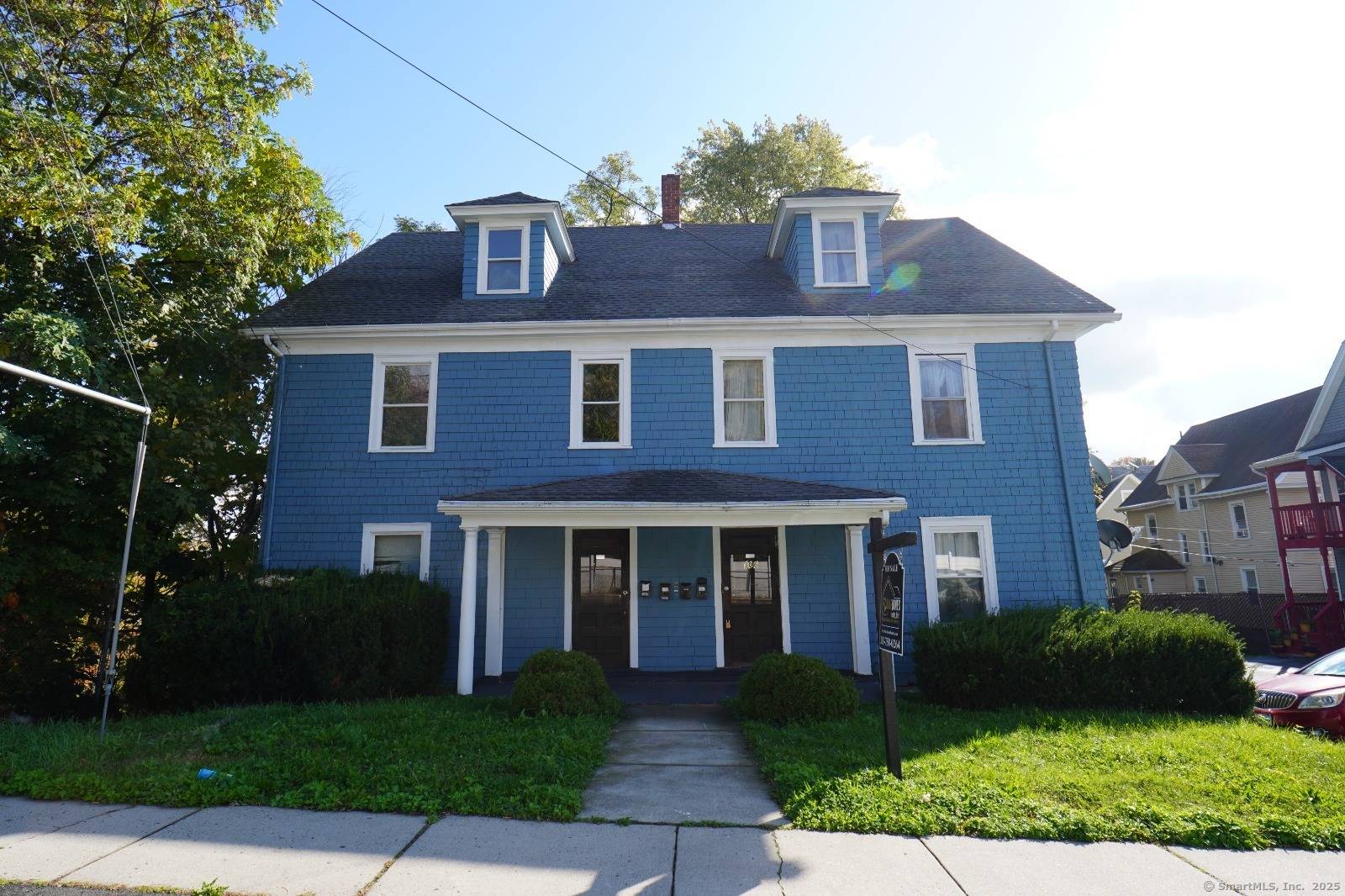 Great investment opportunity, This 4 unit property is located in the prime location, just minutes from Hartford Hospital, St.