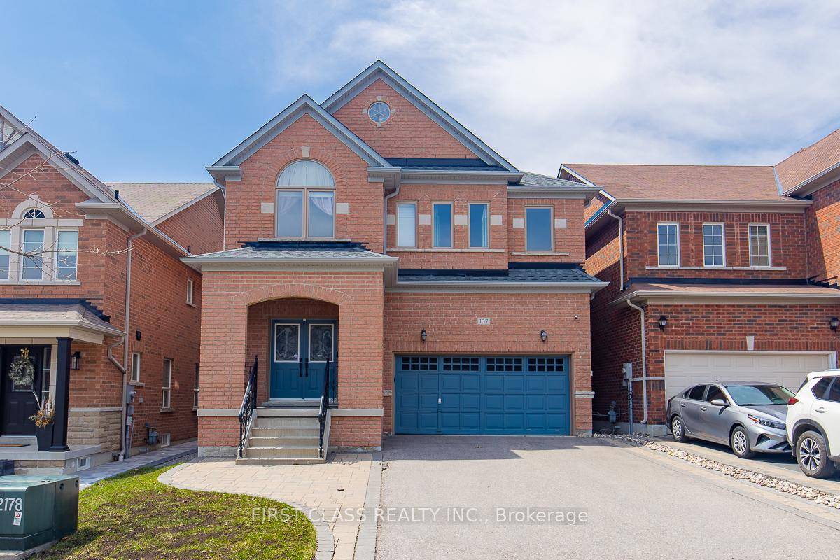 Welcome to your Dream Home in heart of stouffville !