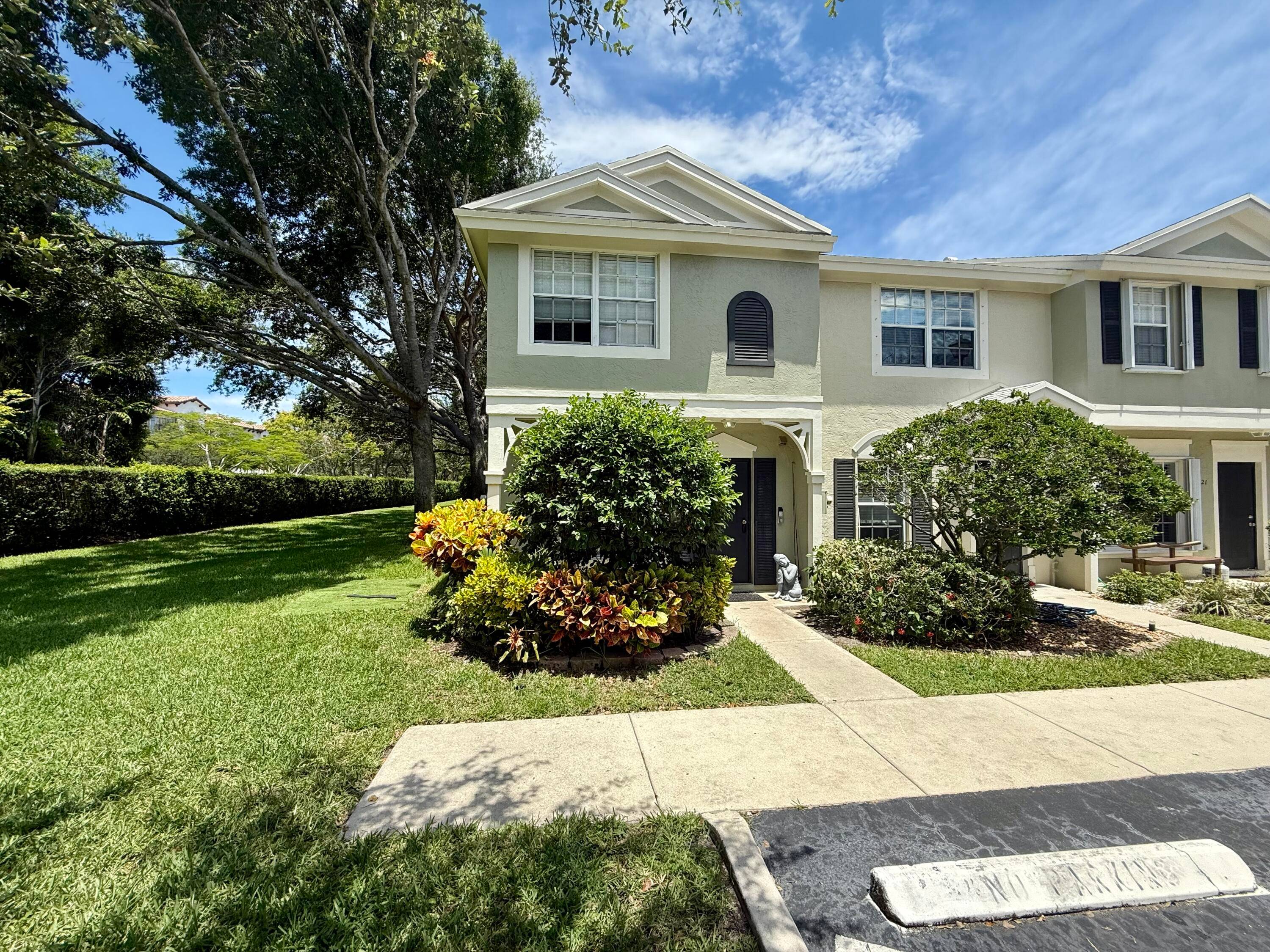 Live the Waterfront Dream at Kokomo Key !