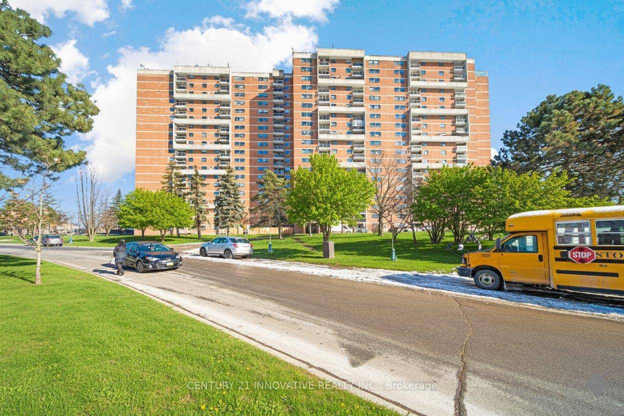 Don't miss the rare opportunity to own this beautiful and spacious two bedroom, two bathroom unit in a highly sought after area of Toronto.