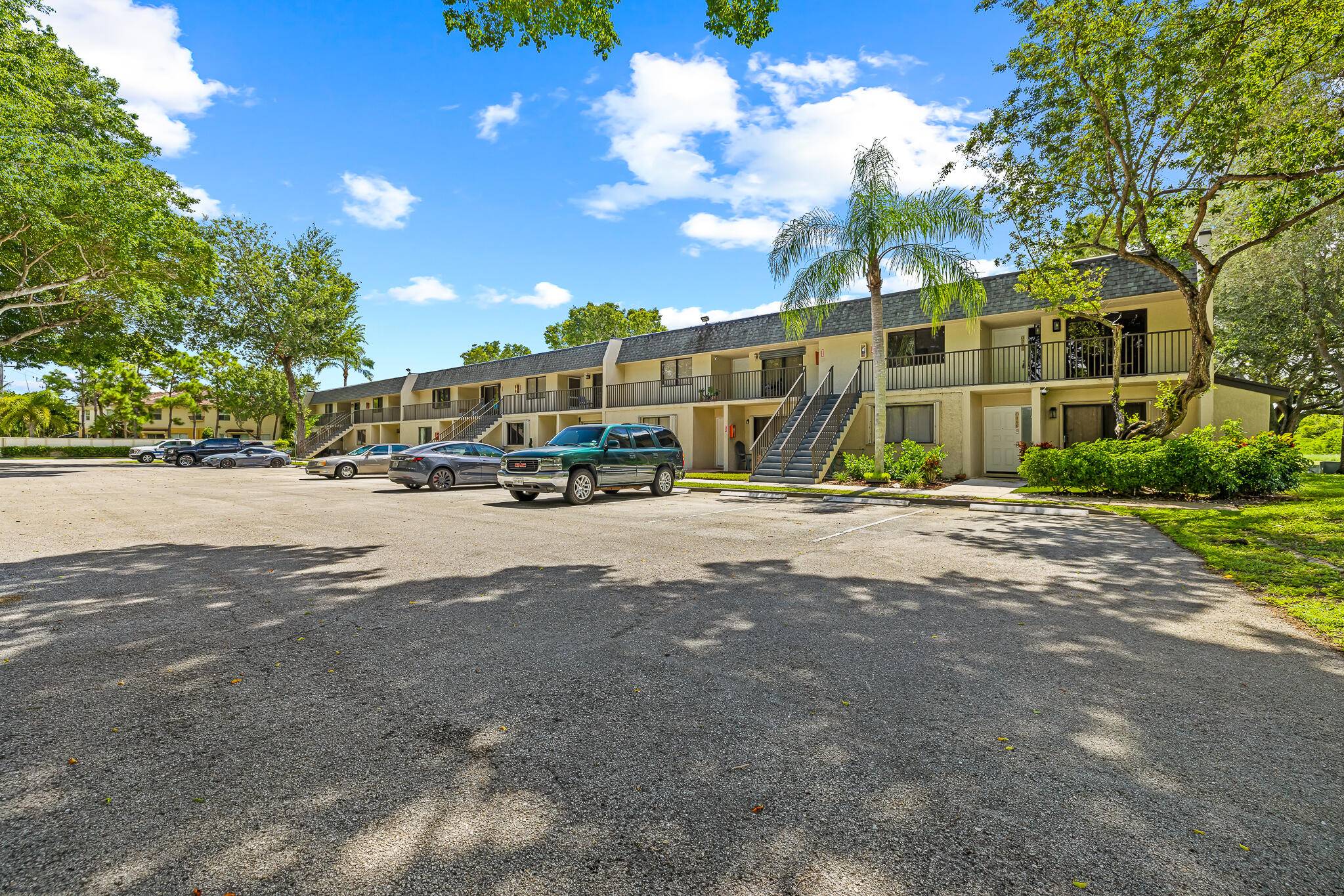 Your Entry to Prestigious Deer Creek Living !