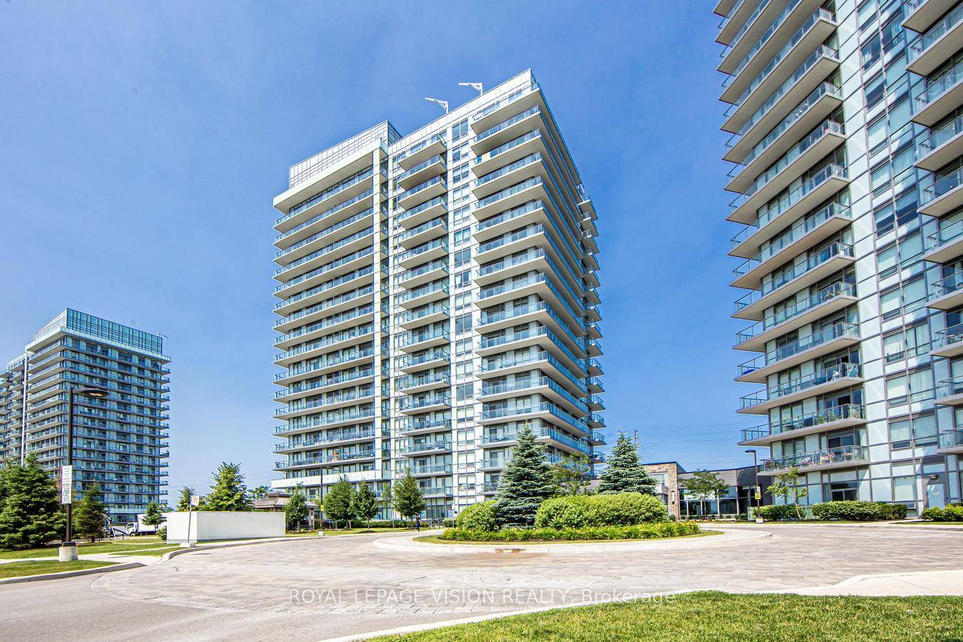 Stylish Corner Condo in Central Erin Mills !