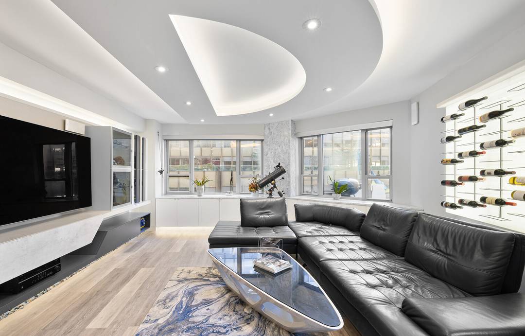 Stylish Midtown East Condo with a Huge Private Terrace Welcome to 210 East 47th Street, a beautifully renovated one bedroom condo in the heart of Midtown East.