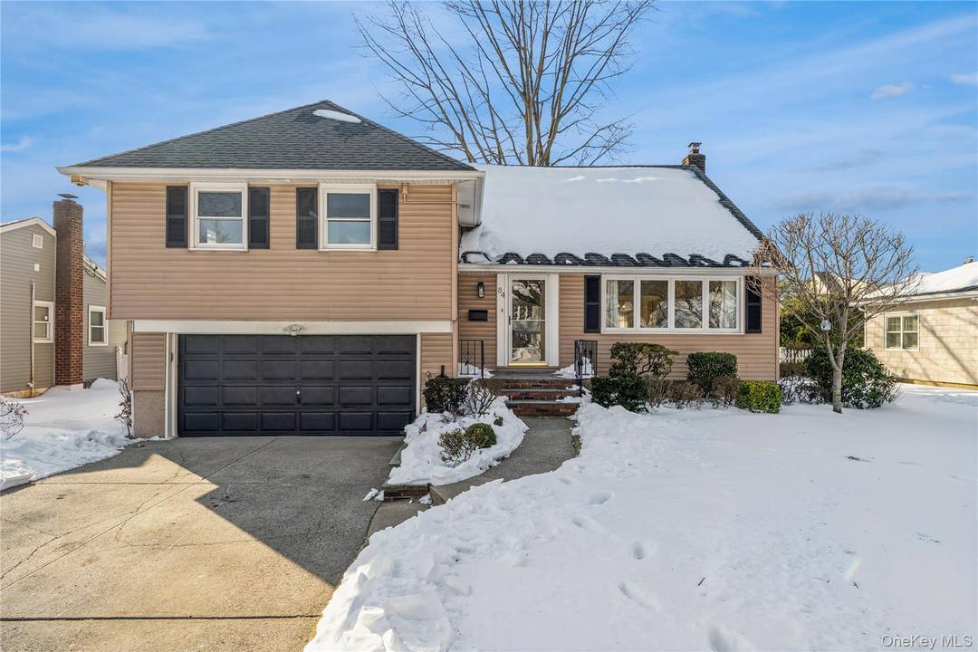 Perfectly situated mid block in Garden City s Northeast section, this beautifully updated split level home leaves nothing to be desired.