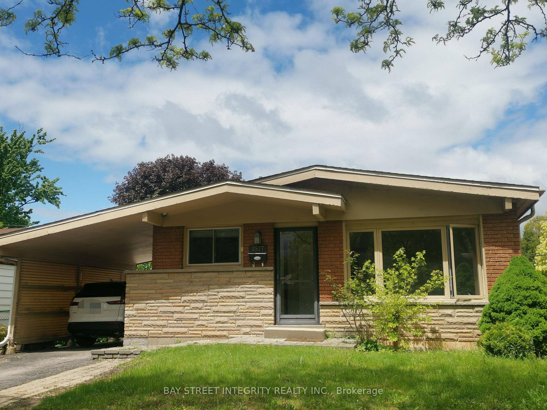 Newly Renovated Bungalow in family friendly neighbourhood offering both Public amp ; Catholic elementary and high schools, including French immersion.