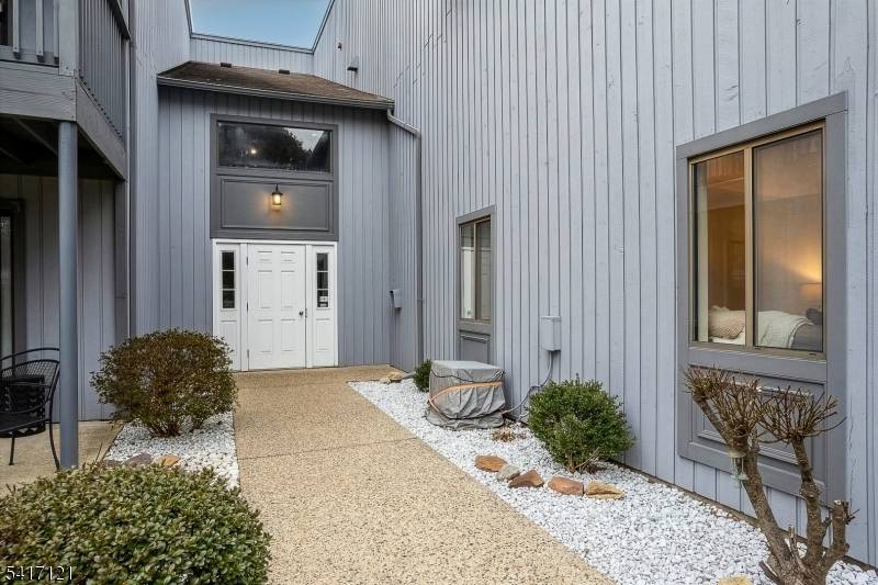 Welcome to this beautifully updated first floor, one level condo in sought after Drakesville, ideally located in the heart of Roxbury.