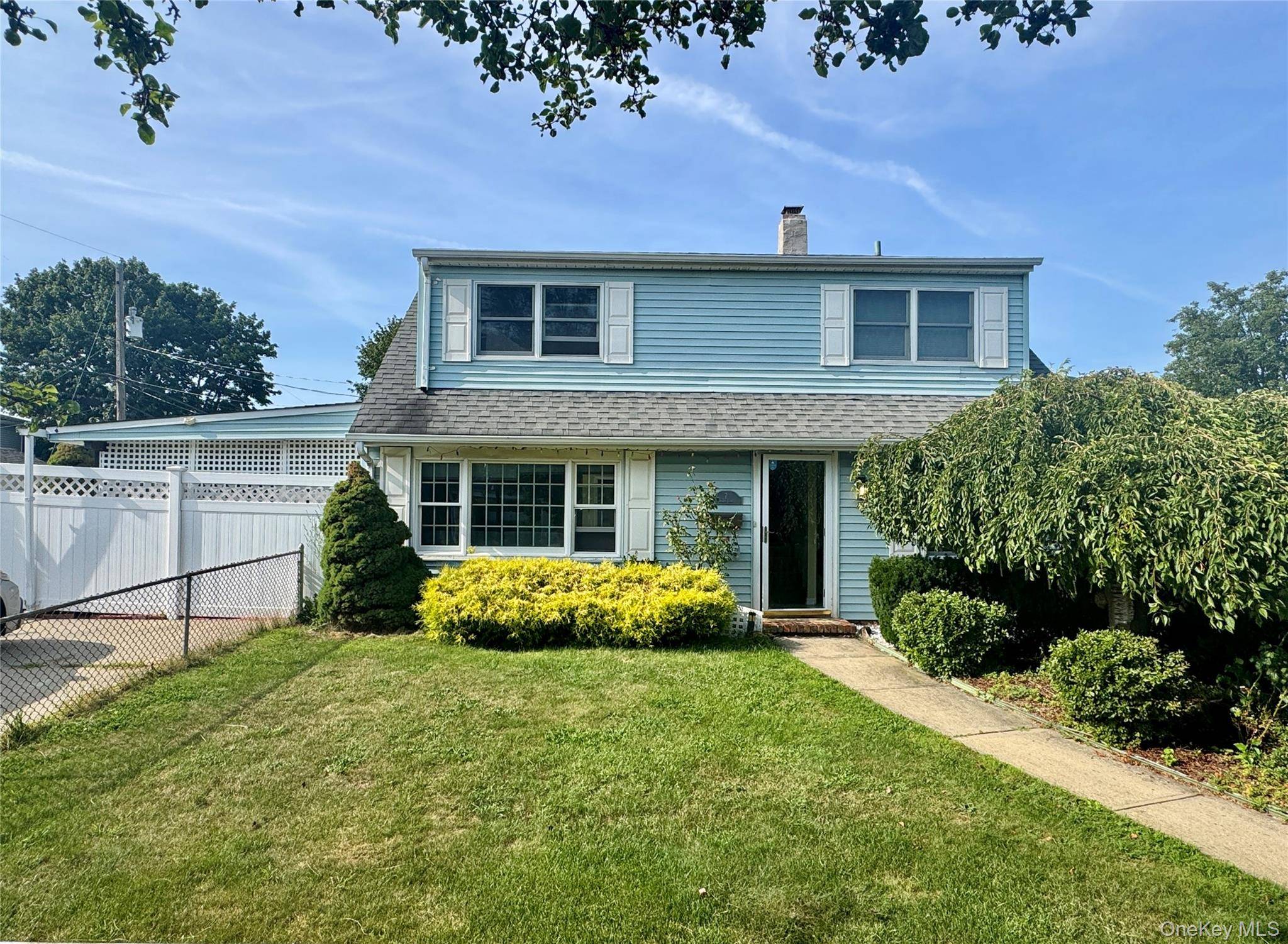 Welcome to the beautiful house, move in ready condition Features Split unit A C, washer amp ; dryer, fully equipped kitchen with all appliances Parking Private driveway Pets Cats allowed ...