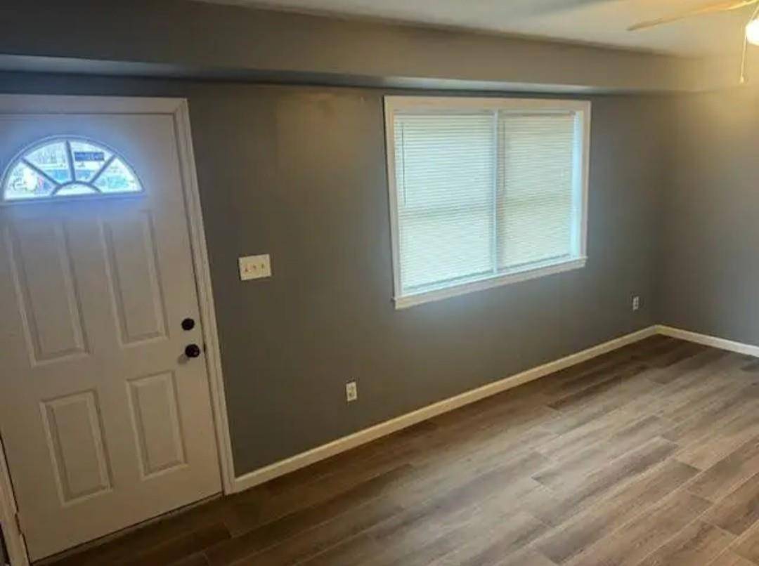 Move right into this duplex style 3br 1.