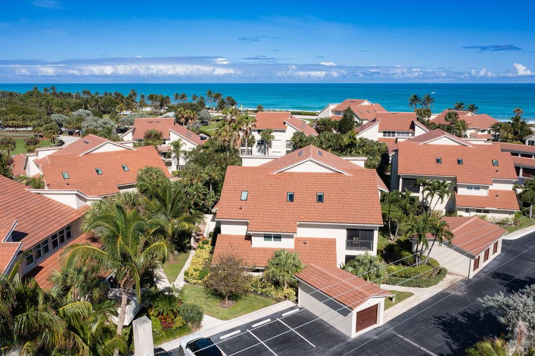 Nestled between Ocean Cay Park and the iconic Juno Beach Pier, this spacious four bedroom, three bathroom, two level Beachcomber condo offers a premier coastal lifestyle.