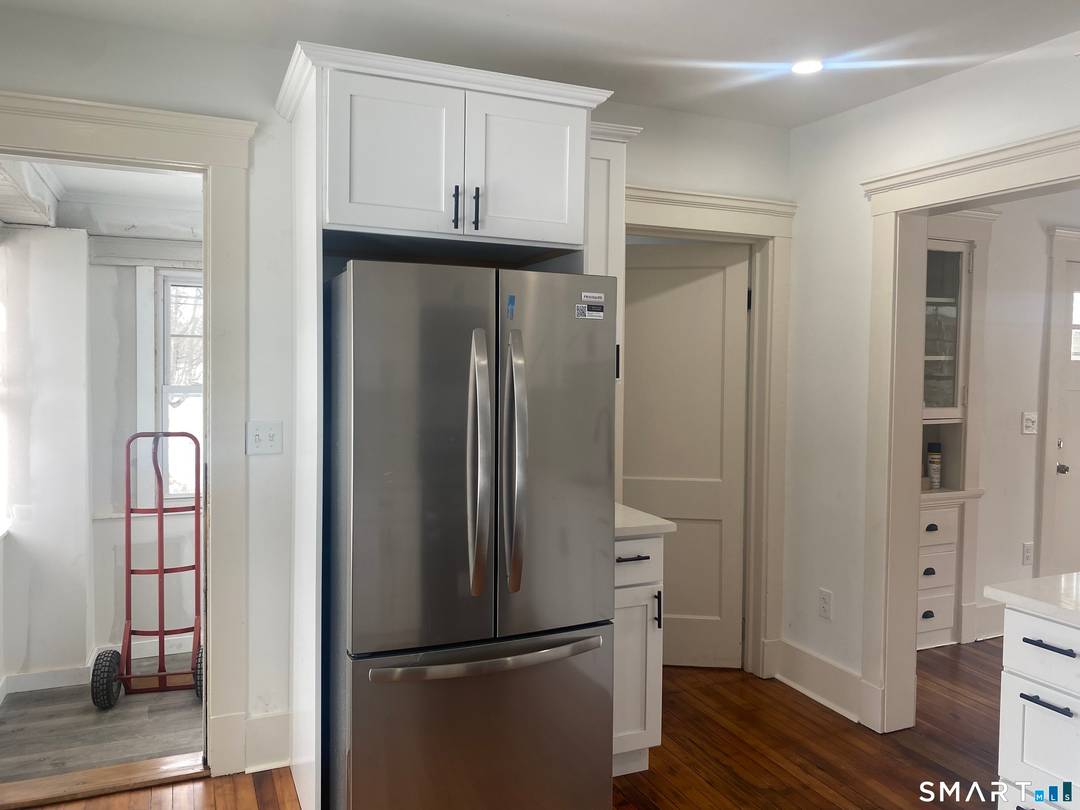 Charming Craftsman bungalow set proudly atop a hill in desirable Hamden !