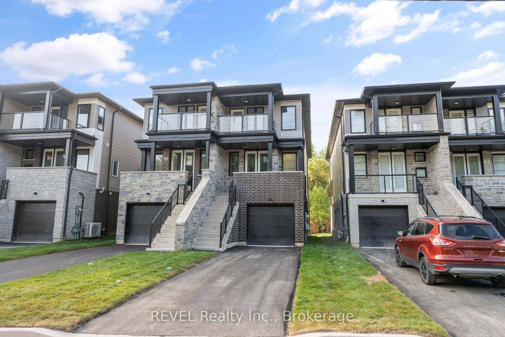 Welcome to 55 Superior Street in Welland.