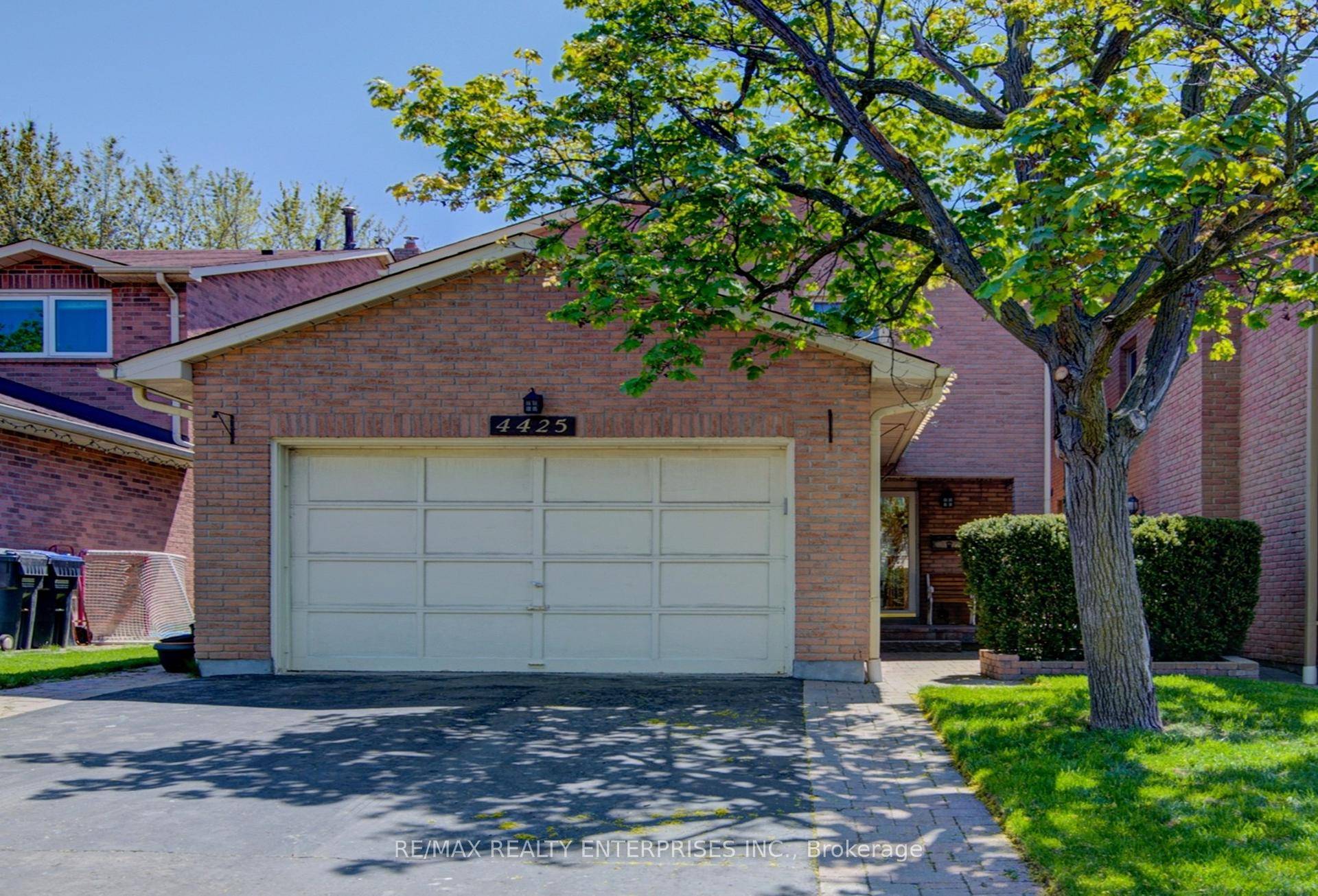 Sawmill Valley over 1800 sq ft home is the perfect choice simply move in and enjoy !