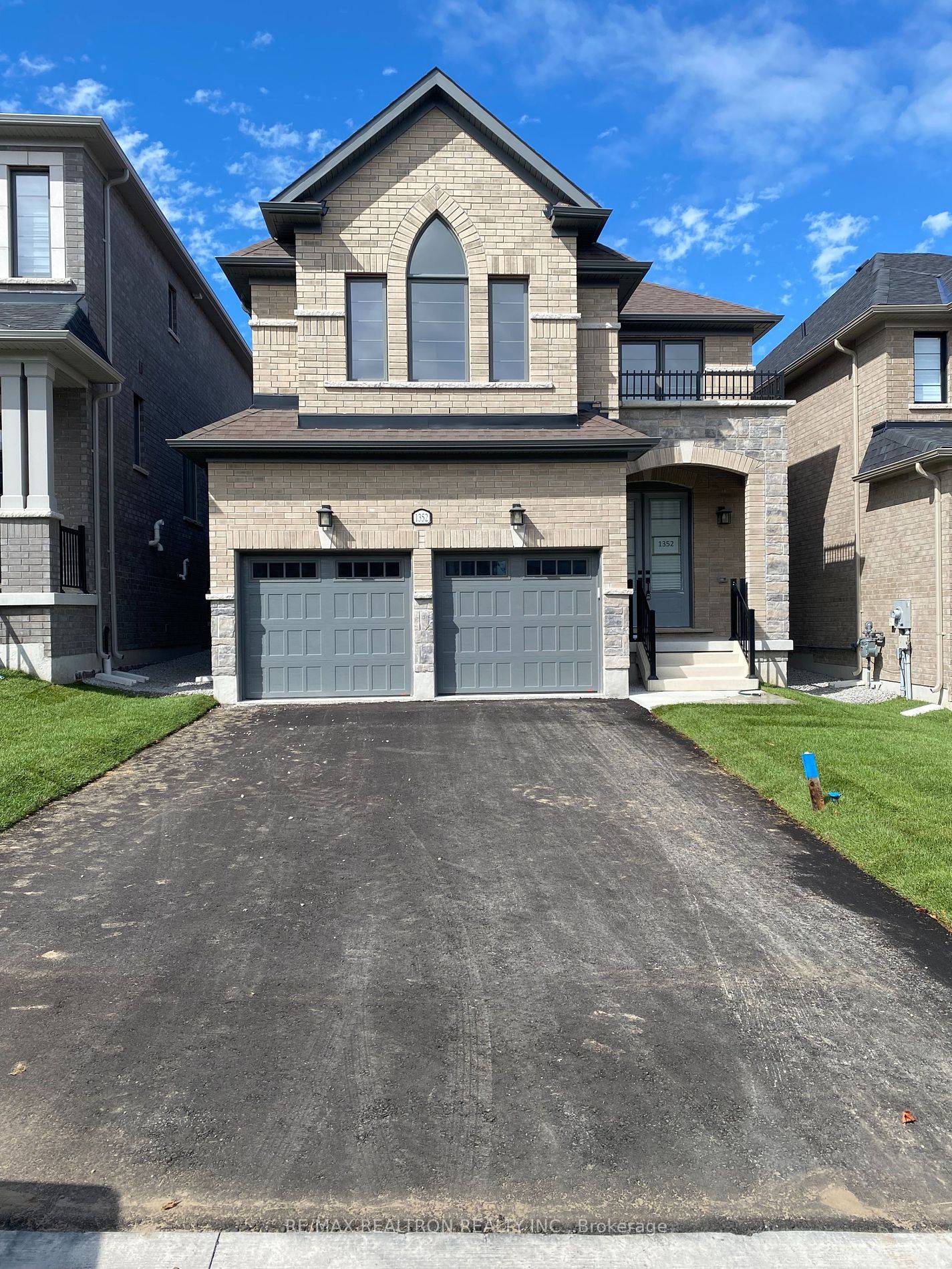 Look No Further ! Welcome to 1352 Blackmore St in The Prestigious Community of Alcona Right Off of Innisfil Beach Rd.