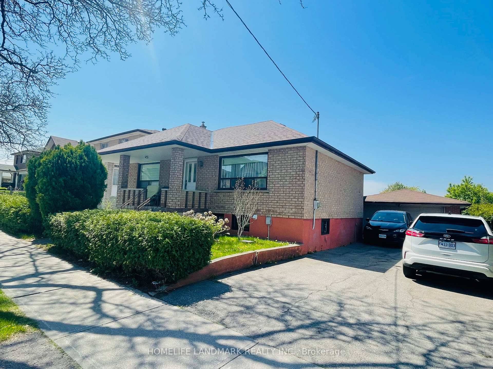 Over size 3br 2wr Bsmt Apt Unit in Prime North York Location !