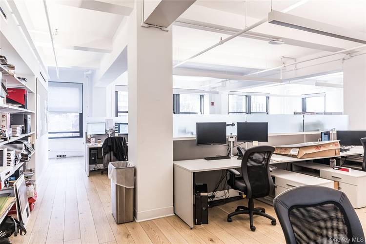 20 Office Desks Available for Lease Chelsea, Manhattan price 15, 000