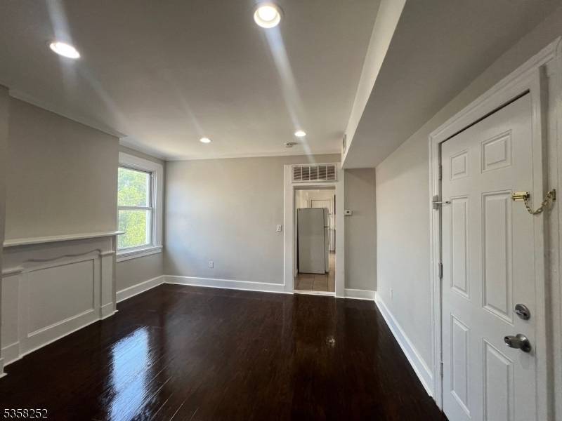 Location is everything, and this property delivers unparalleled convenience and lifestyle benefits.