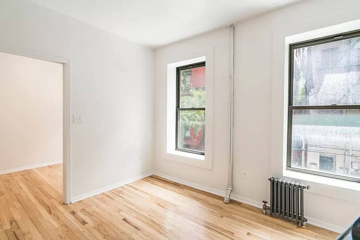 Two Bedroom Apartment in The Heart of West Village !