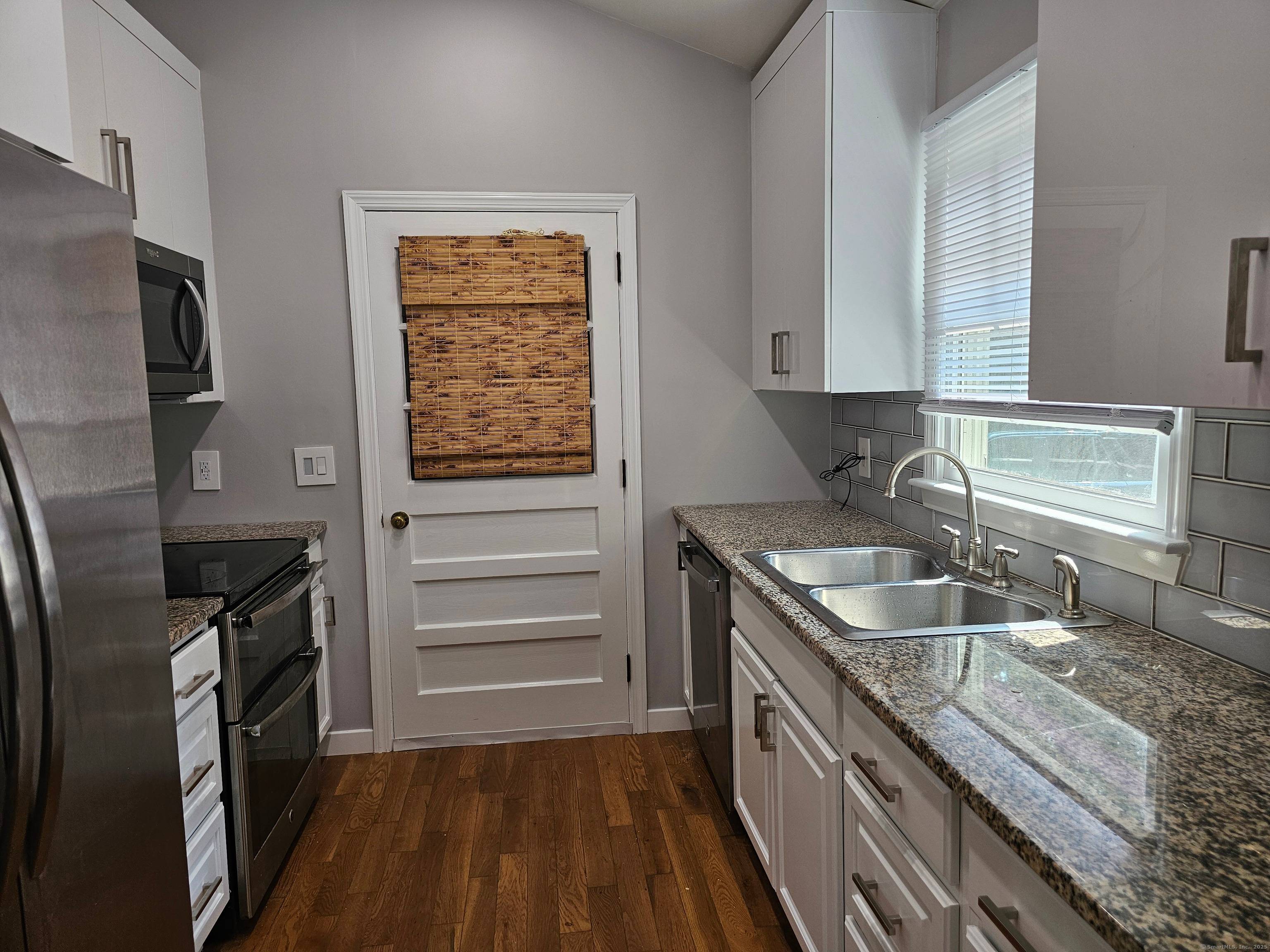 Located on a peaceful cul de sac in the heart of Darien, this 3 bedroom, 1 bath home features a recently renovated kitchen, brand new recessed lighting, and a spacious ...