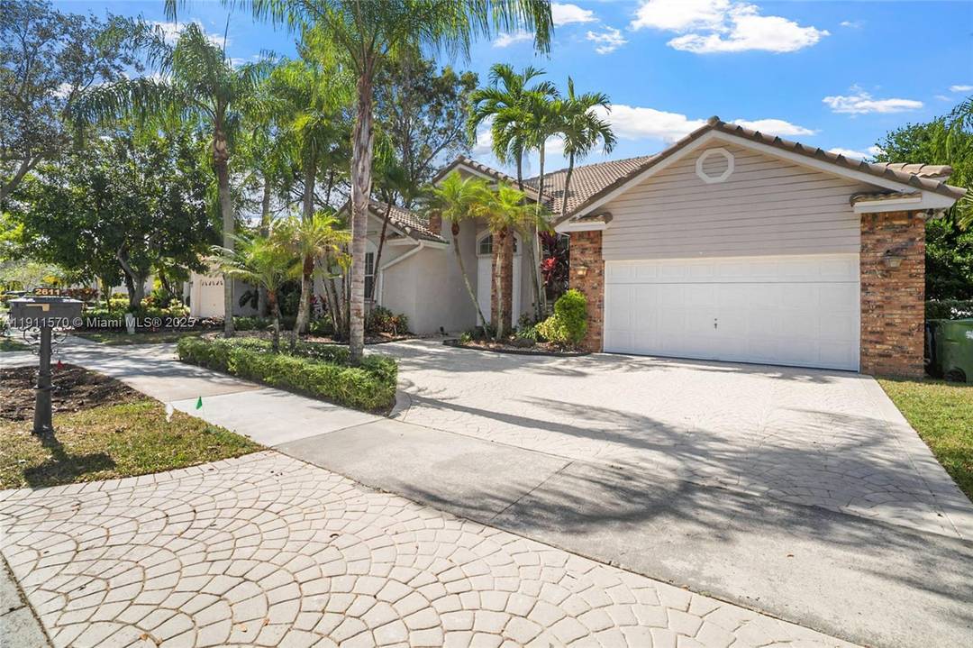 Amazing One Story House Located in Luxury Gated Golf Community WESTON HILLS COUNTRY CLUB bright amp ; spacious Remodeled 5 Bedroom 3 baths, New Stainless Steel Appliances, Quartz Counter tops, ...