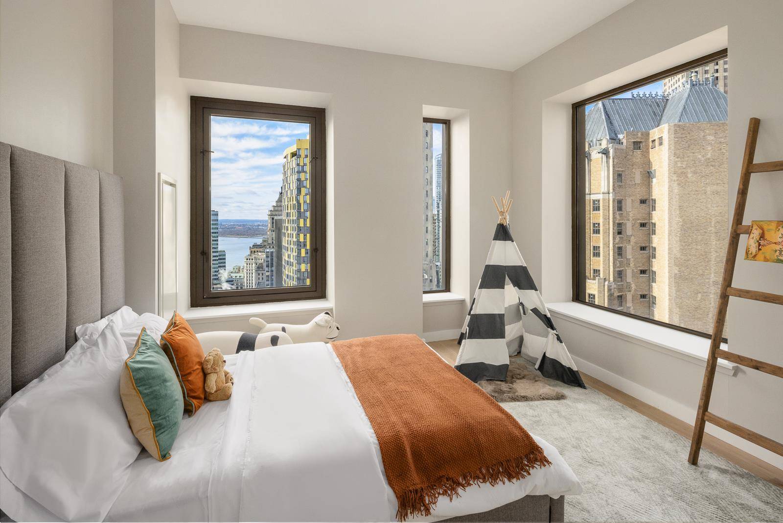 Platinum Properties is proud to present residence 36F at 75 Wall Street.
