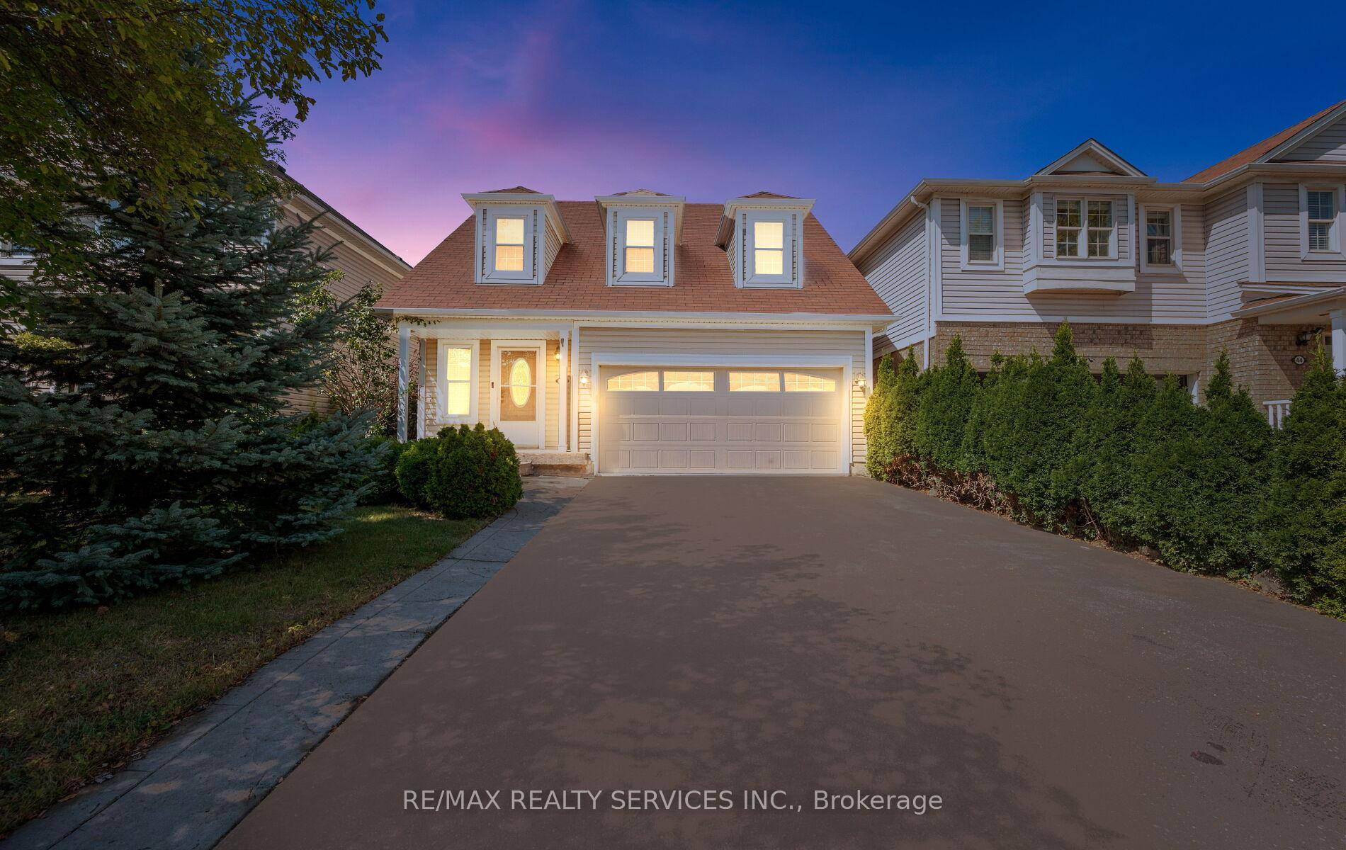Welcome To This Stunning clean and well kept 3 bedroom, 3 bath Detached Home Nestled in a highly sought after, family friendly neighbourhood !