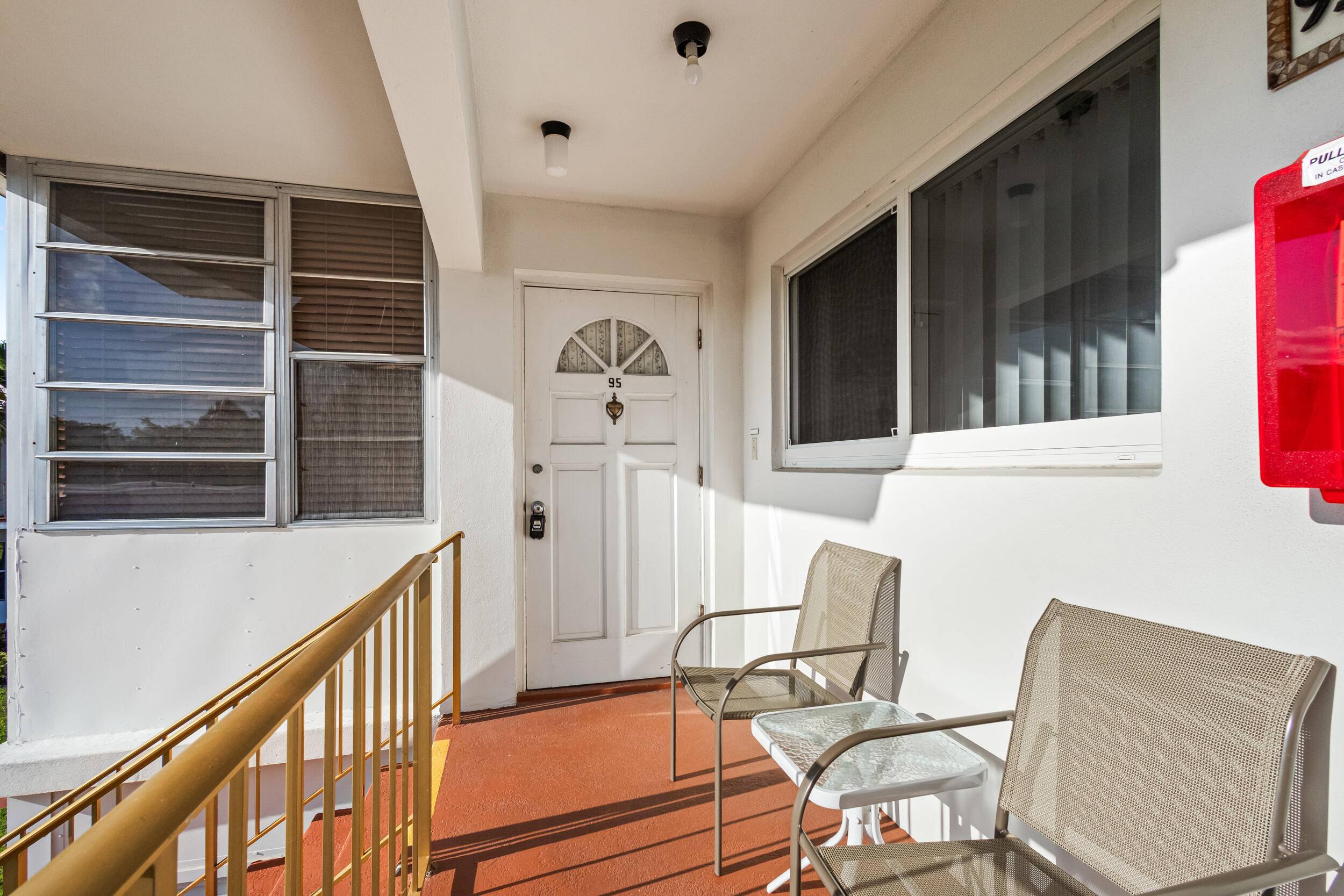 MOVE IN READY LIGHT BRIGHT ; 1BED 1 1 2 2ND FLOOR CORNER FURNISHED WITH LARGE WRAP AROUND PORCH IN THE HIGHLY SOUGHT AFTER PLYMOUTH ASSOCIATION.