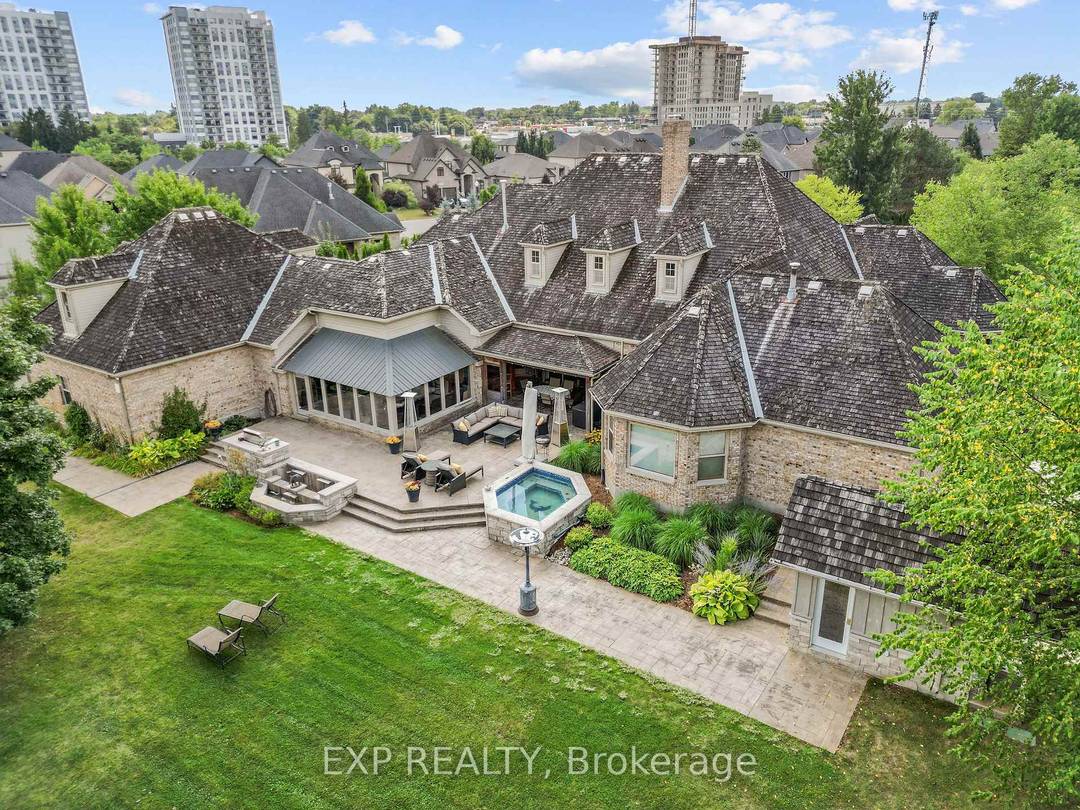 Custom built estate just under 7, 000 sq.