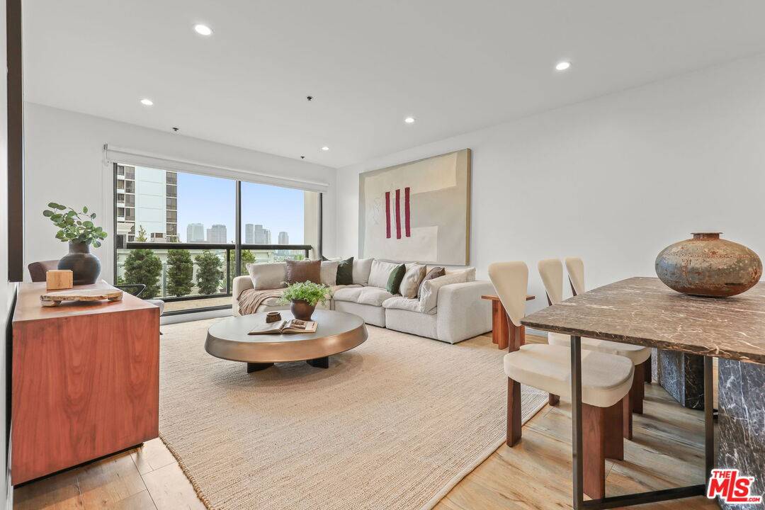 10724 Wilshire Blvd 1BR Westwood La