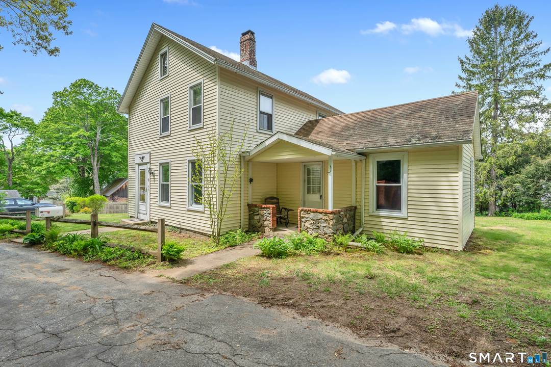 Welcome to 13 Platt Lane in Deep River a charming multi family home.