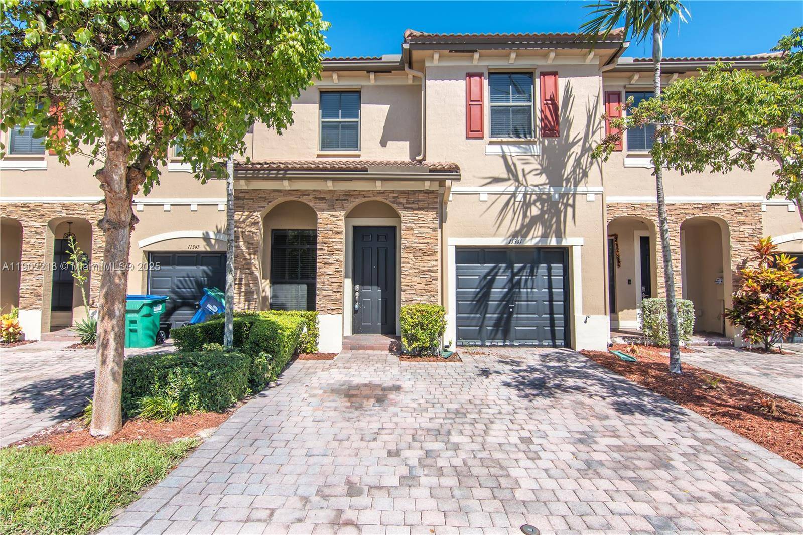 Large and comfortable townhome in the Silver Palm community.