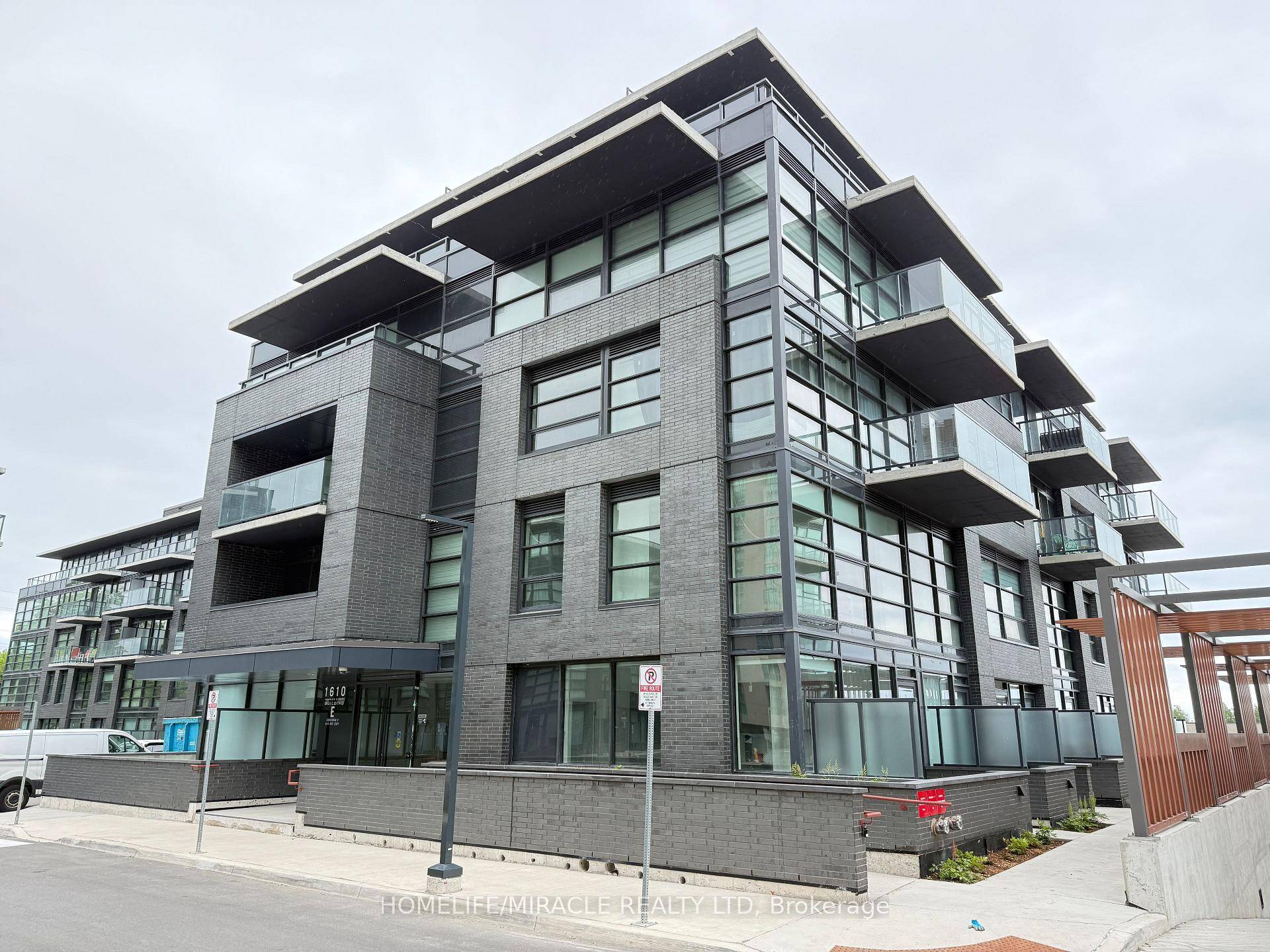 Welcome to The Landing by Cartteramodern, convenient living in the heart of Whitby !