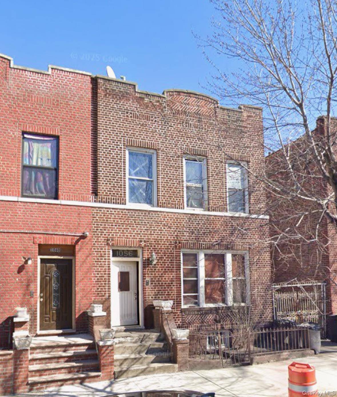 Short Sale awaiting Bank Approval, Price subject to change based on 3rd party approval.