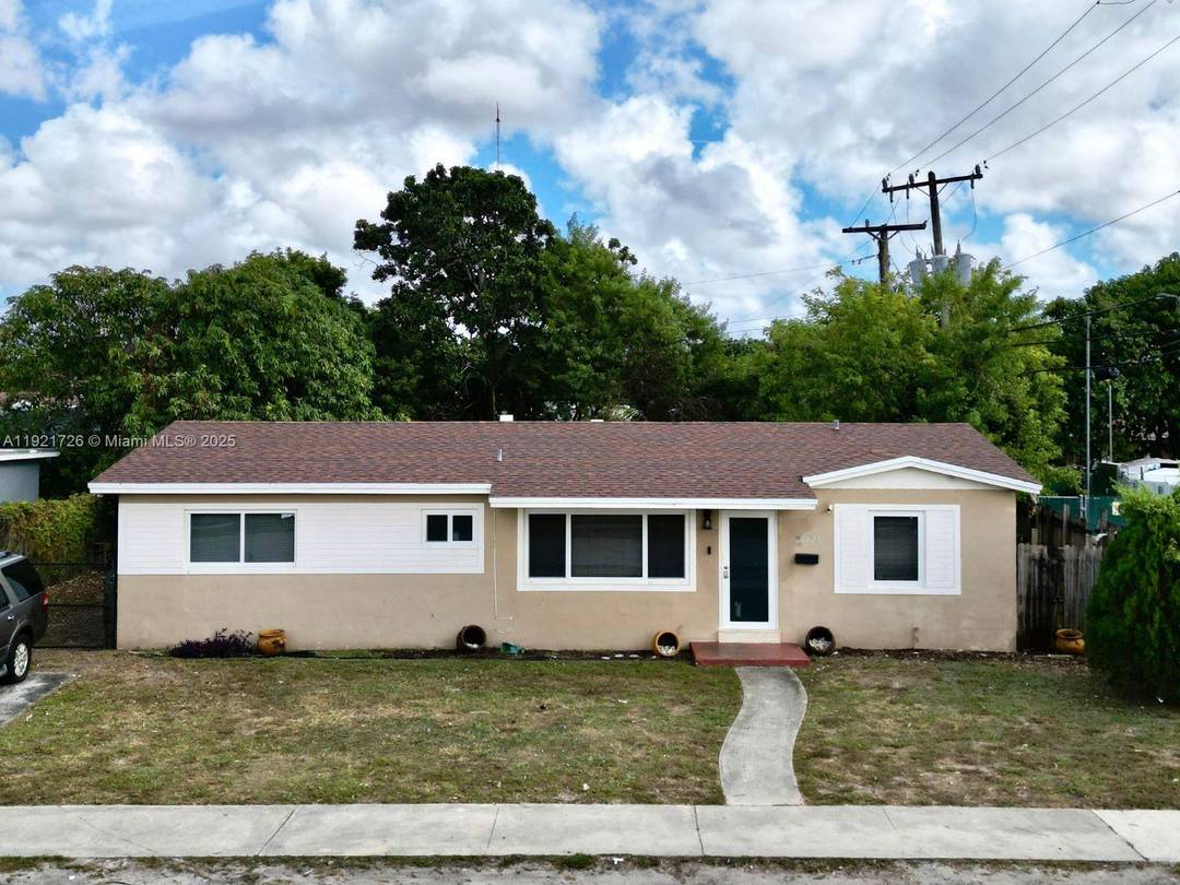 Brand New To The Market This 4bed 2bath home is ready for any homeowner or investor.