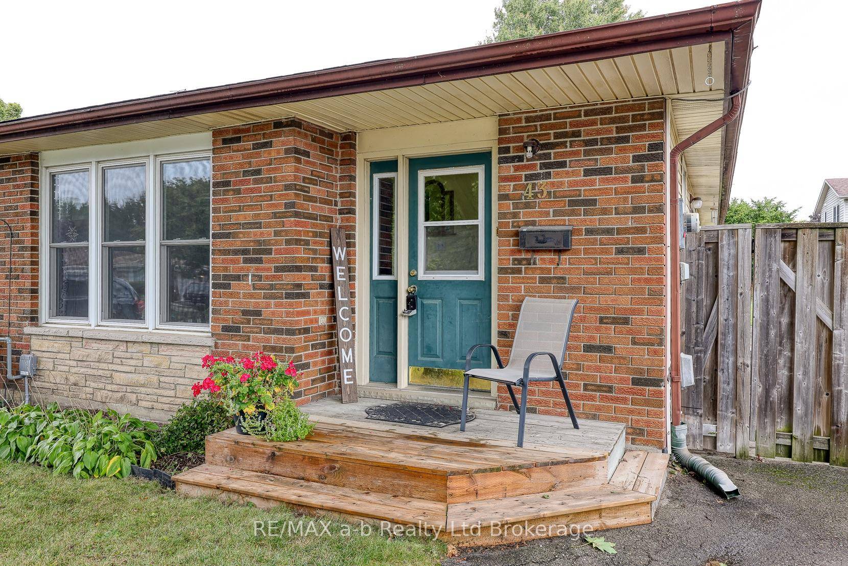 Discover this affordable semi detached bungalow is the perfect opportunity for first time home buyers to step into home ownership !