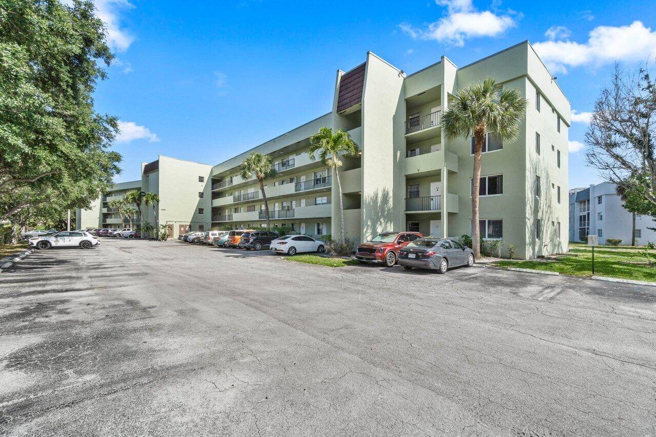 Step into this bright and spacious 4th floor, 2 bedroom, 2 bathroom condo in the desirable Jamestown Condominium community.
