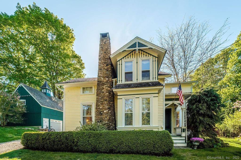 Restored 3 BR Victorian Cottage with pool spa hot tub with wonderful gas barbeque stone terraces.
